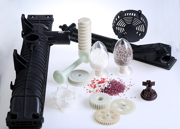 如何從加工、模具、材料?和機(jī)臺(tái)四個(gè)方面解決改性尼龍等注塑件開(kāi)裂問(wèn)題